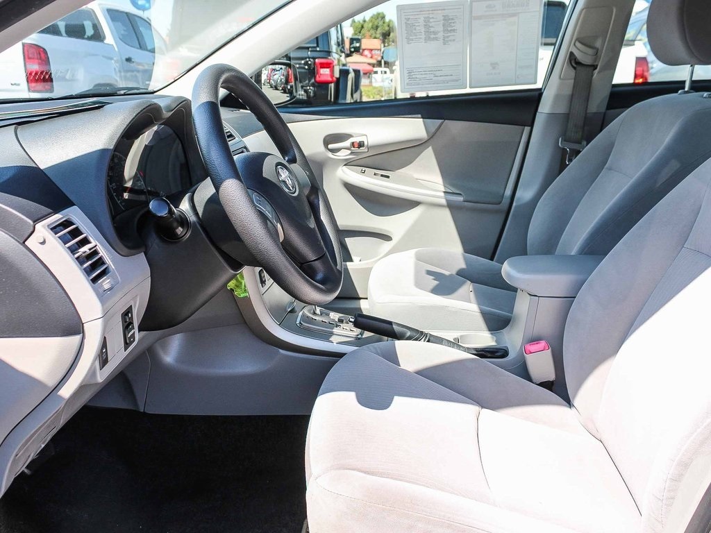 2012 Toyota Corolla LE photo 18