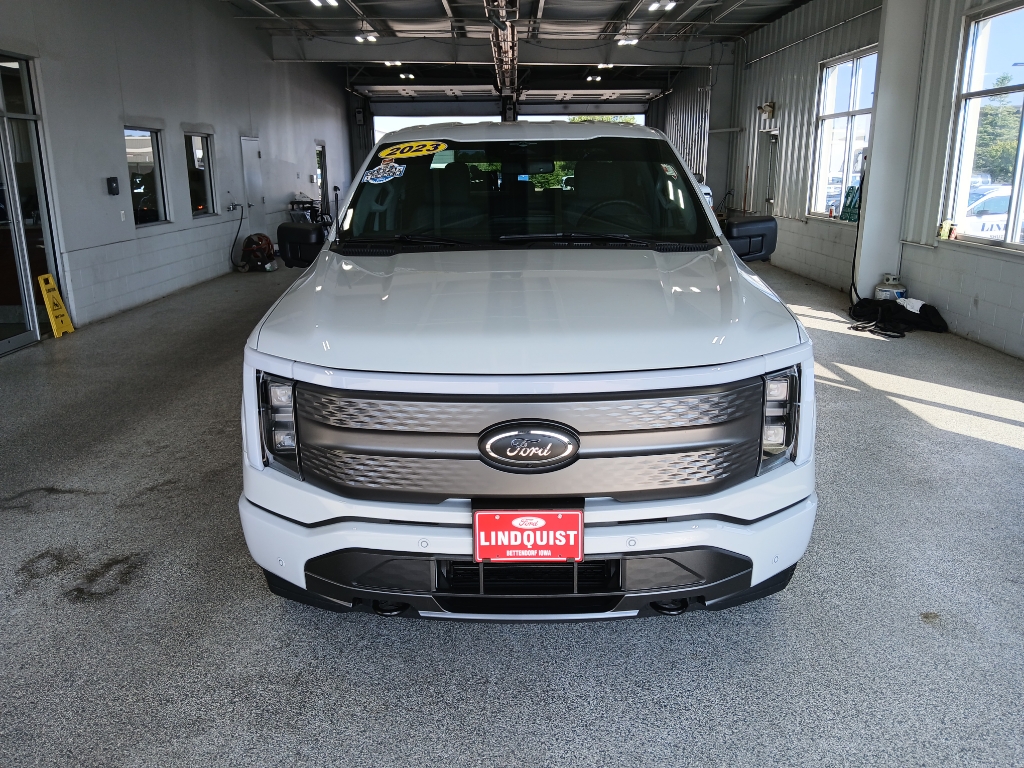 2023 Ford F-150 Lightning XLT photo 3