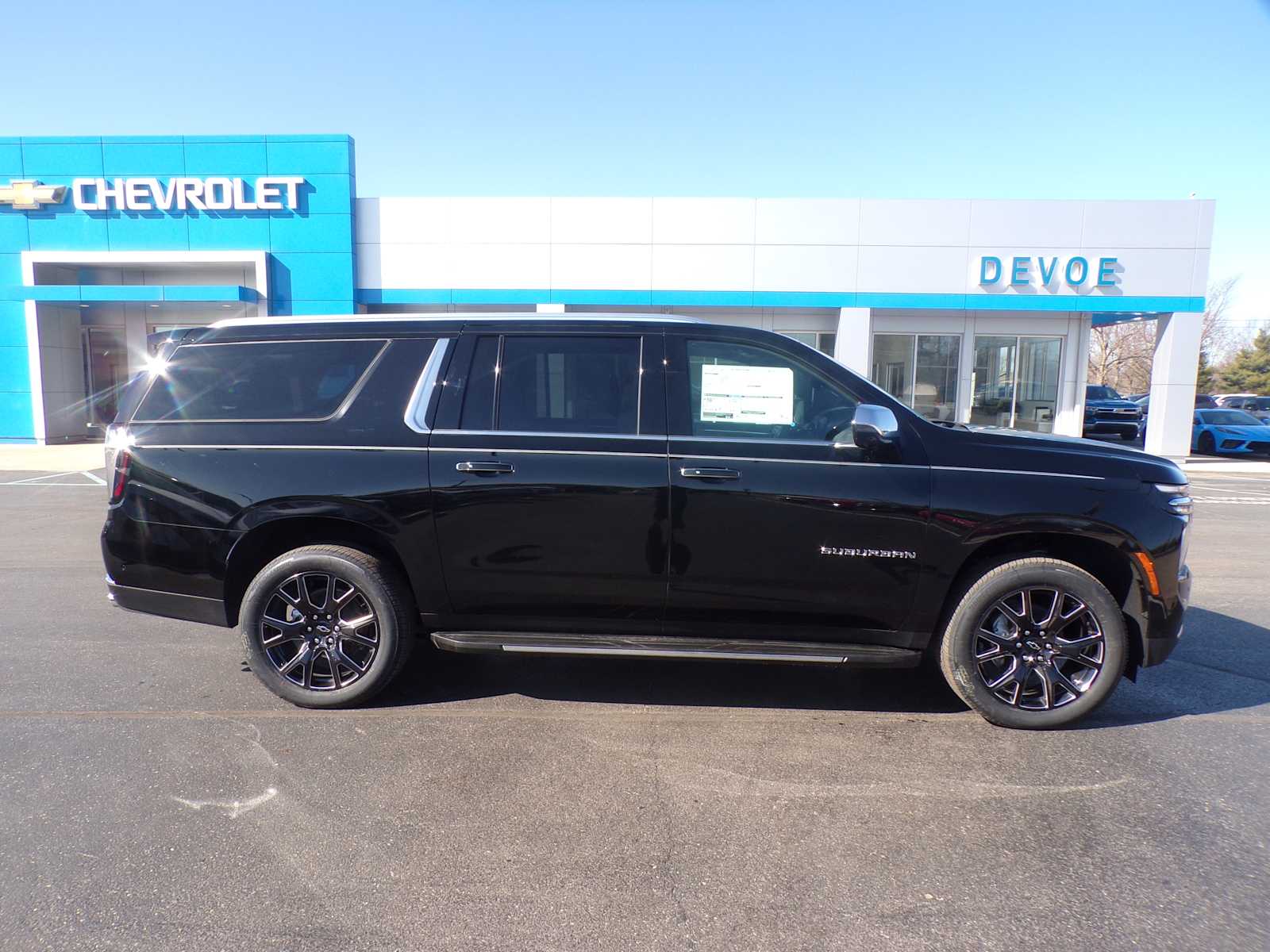 2025 Chevrolet Suburban Premier photo 2