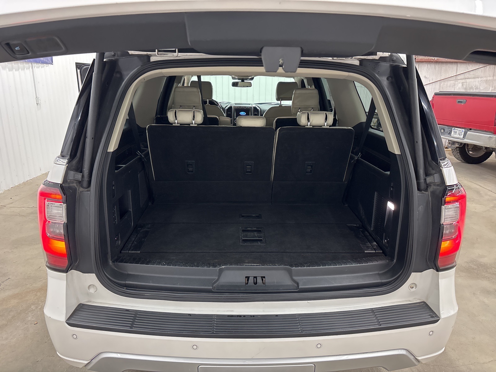 2019 Ford Expedition MAX Platinum photo 7