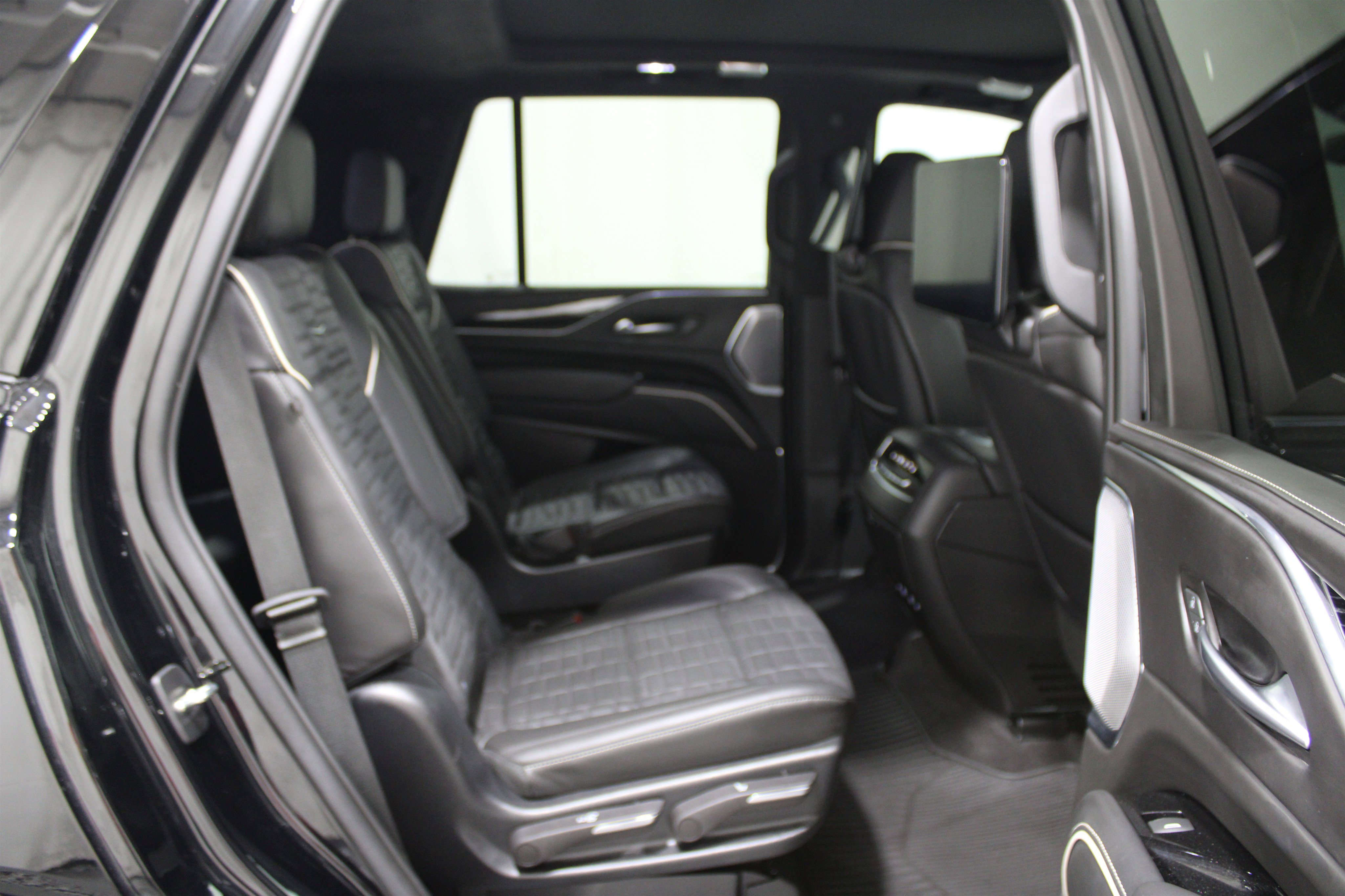 2023 Cadillac Escalade V-Series photo 11