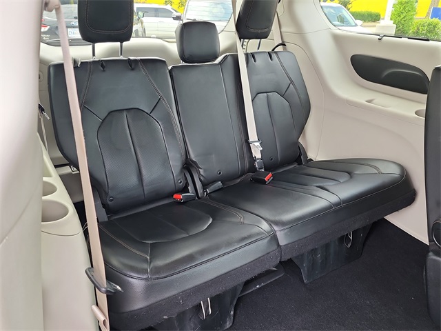 2020 Chrysler Pacifica Touring L photo 18