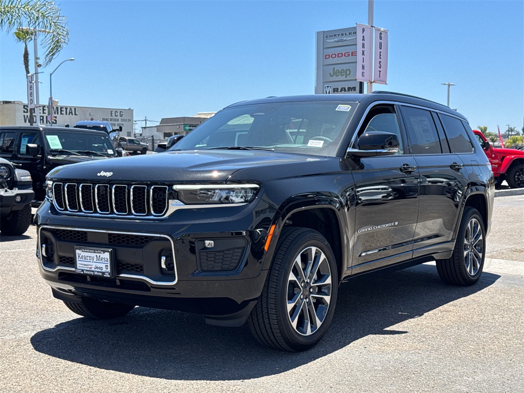 2025 Jeep Grand Cherokee Overland photo 2