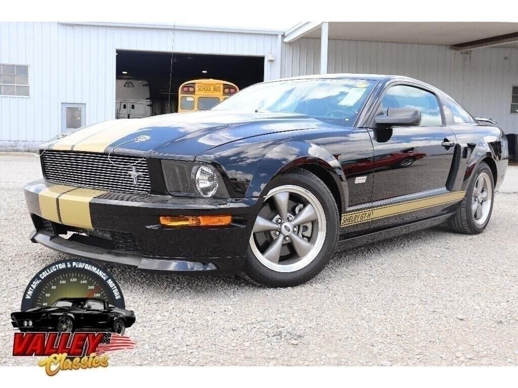 2006 Ford Mustang photo 2