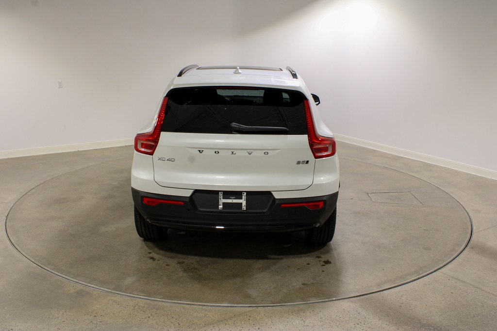 2026 Volvo XC40 Plus photo 5