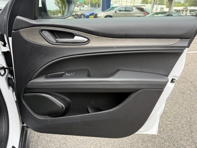 2022 Alfa Romeo Stelvio Ti photo 25