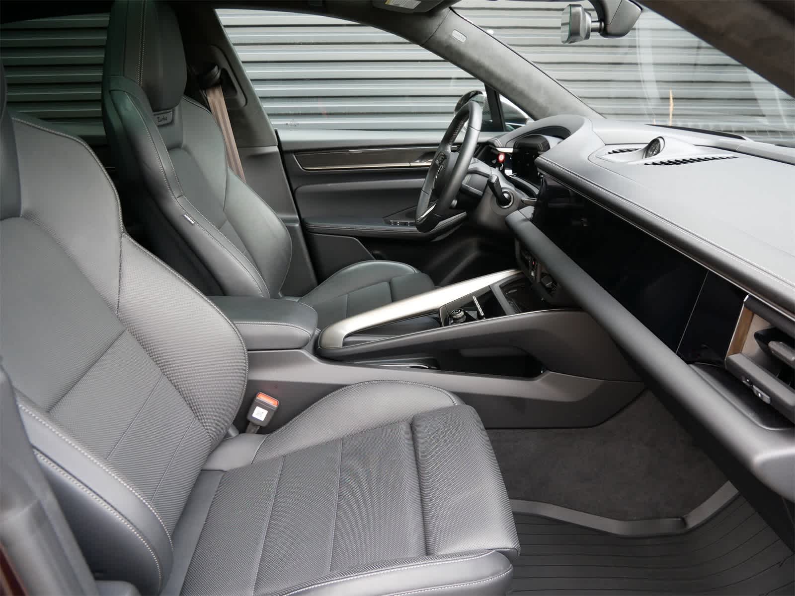 2024 Porsche Macan Electric Turbo photo 28