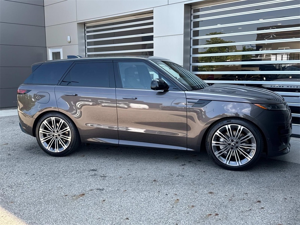2025 Land Rover Range Rover Sport SE photo 9
