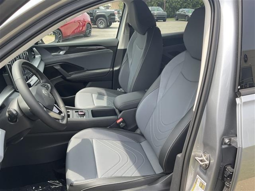 2025 Volkswagen Tiguan SE photo 4