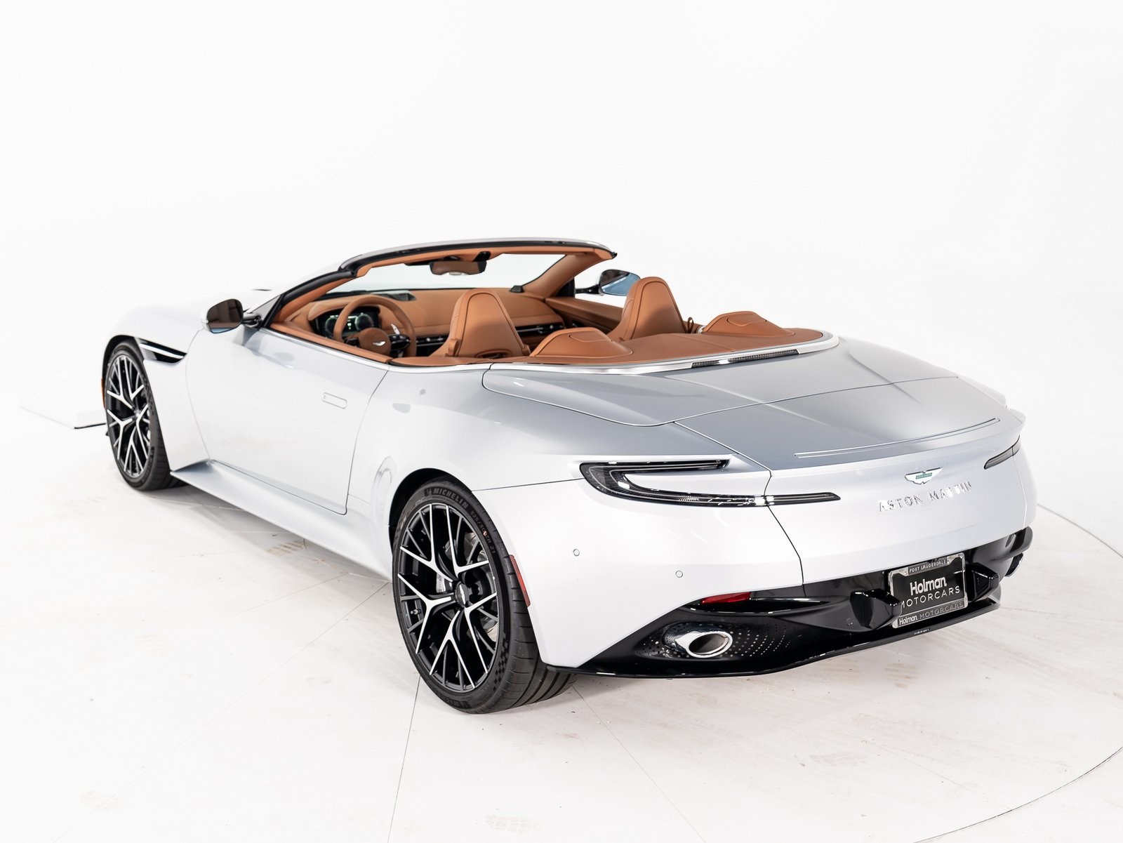 2025 Aston Martin DB12 photo 3
