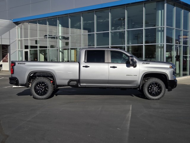 2026 Chevrolet Silverado 3500HD LT photo 4