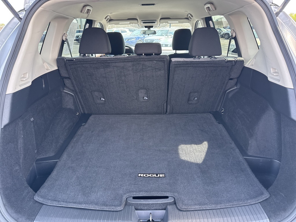 2023 Nissan Rogue SV photo 12