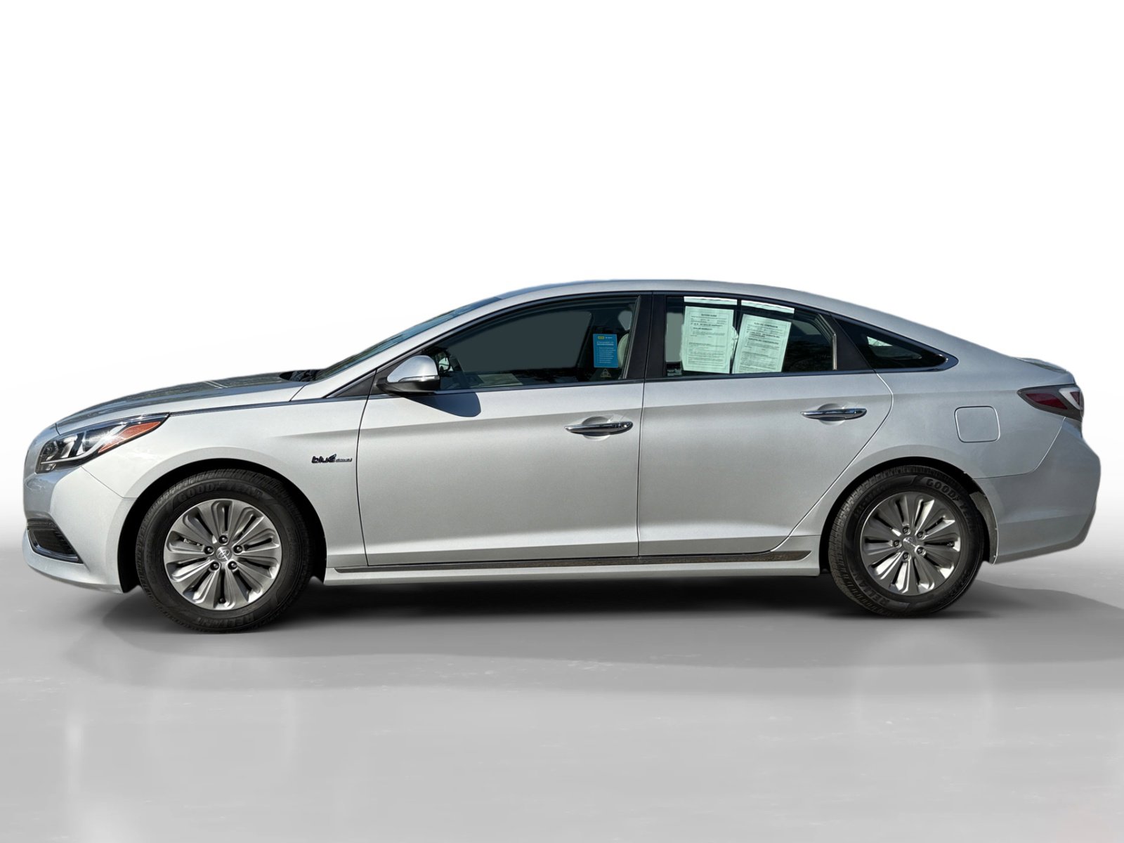 2017 Hyundai Sonata Hybrid SE photo 2