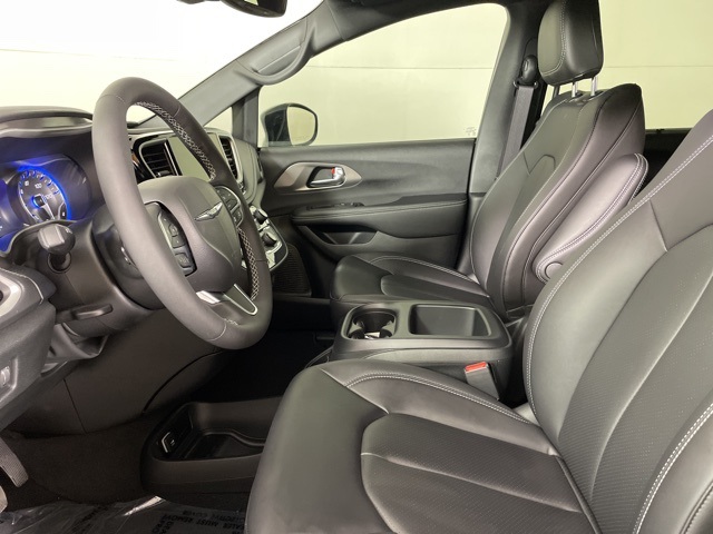 2025 Chrysler Pacifica photo 20