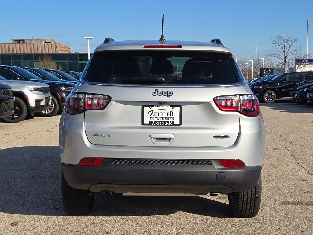 2025 Jeep Compass Latitude photo 11