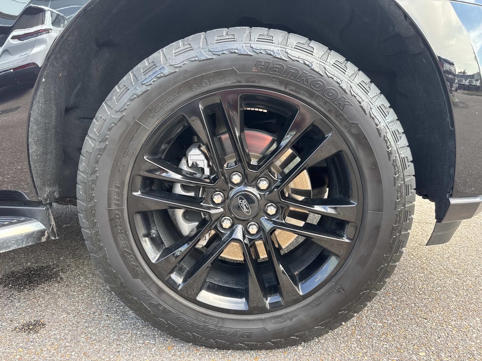 2023 Ford Expedition XLT photo 4