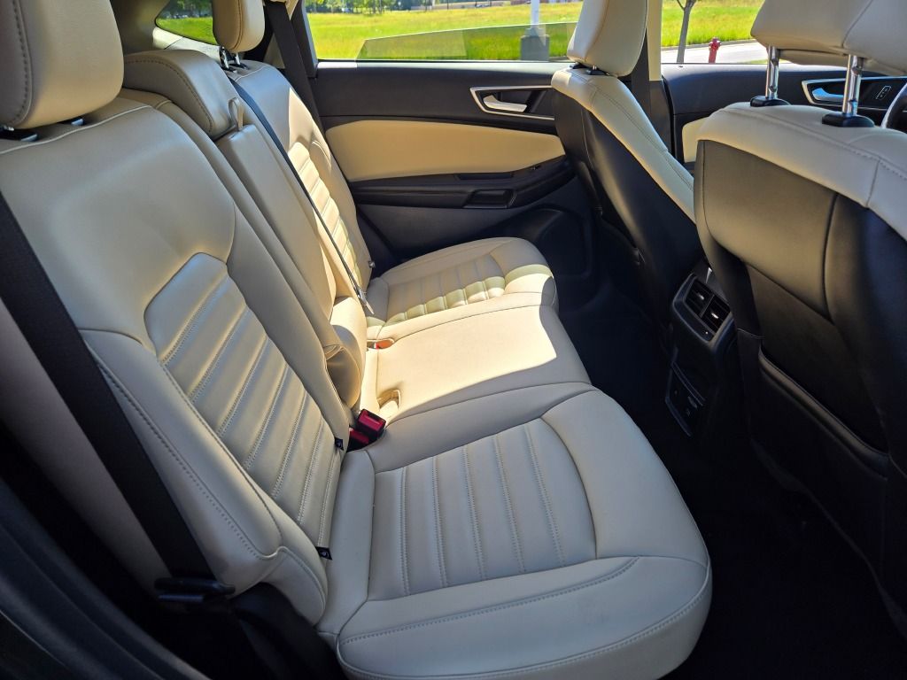 2024 Ford Edge SEL photo 6