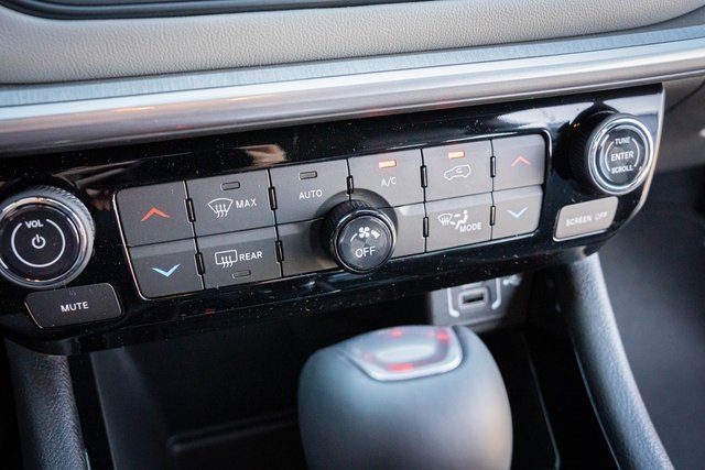 2025 Jeep Compass Limited photo 24