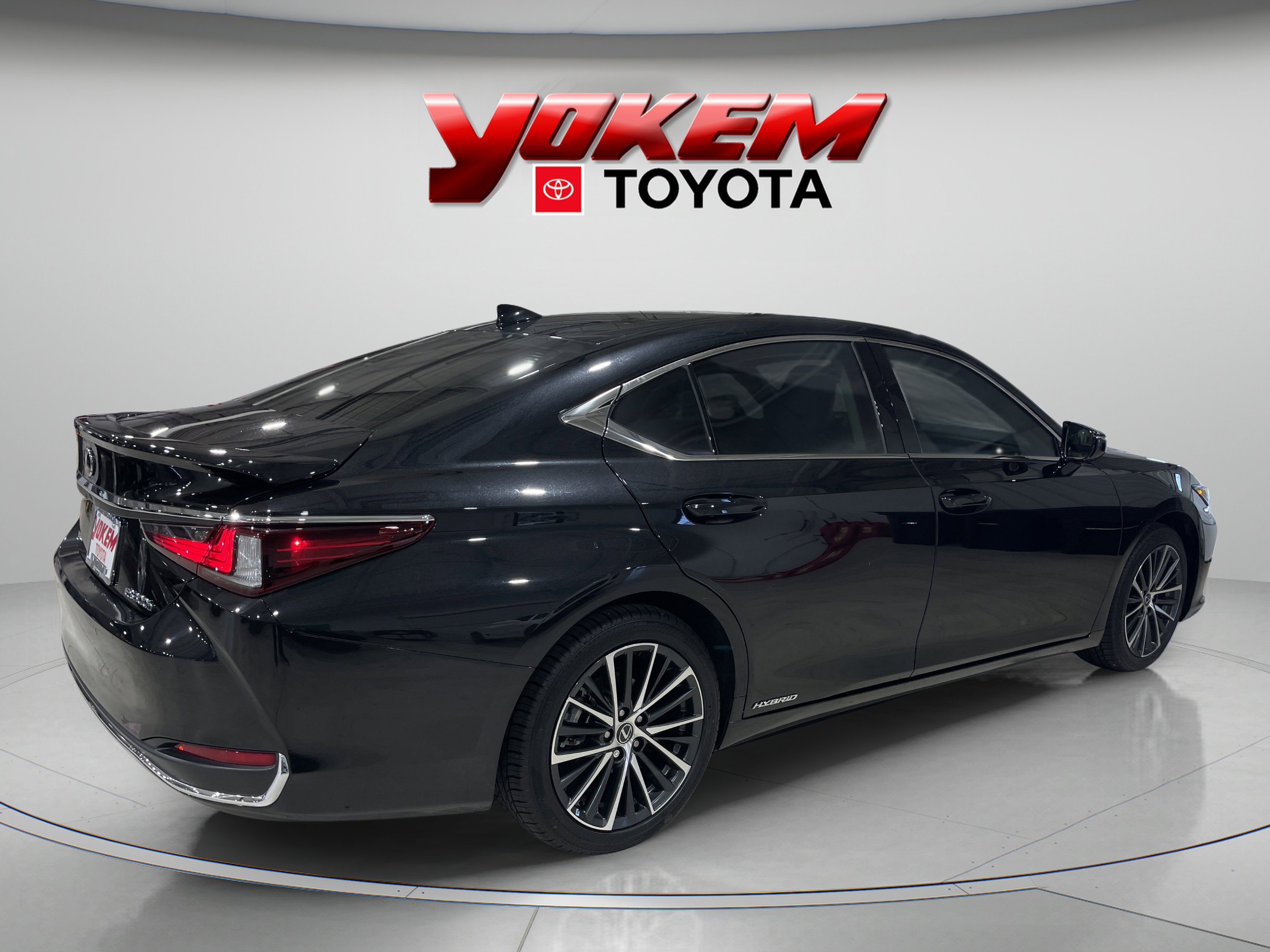 2022 Lexus ES 300h photo 5