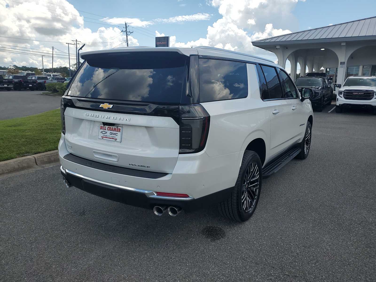2025 Chevrolet Suburban Premier photo 5