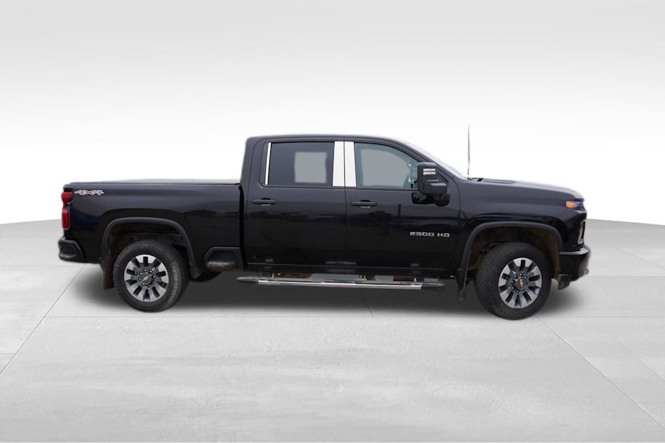 2023 Chevrolet Silverado 2500HD Custom photo 2