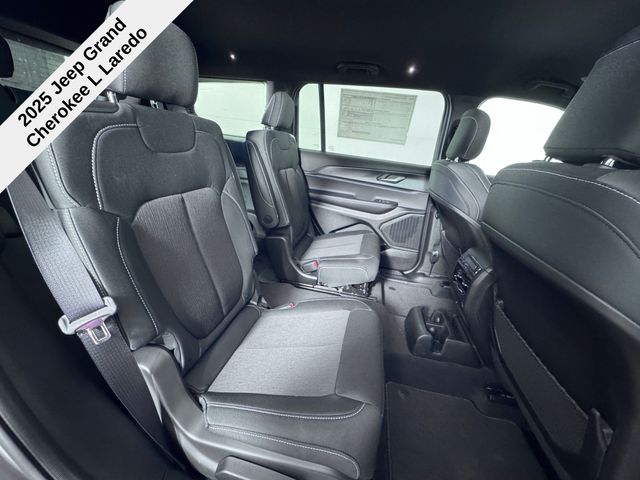 2025 Jeep Grand Cherokee Laredo photo 17