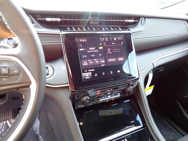 2025 Jeep Grand Cherokee Altitude photo 15