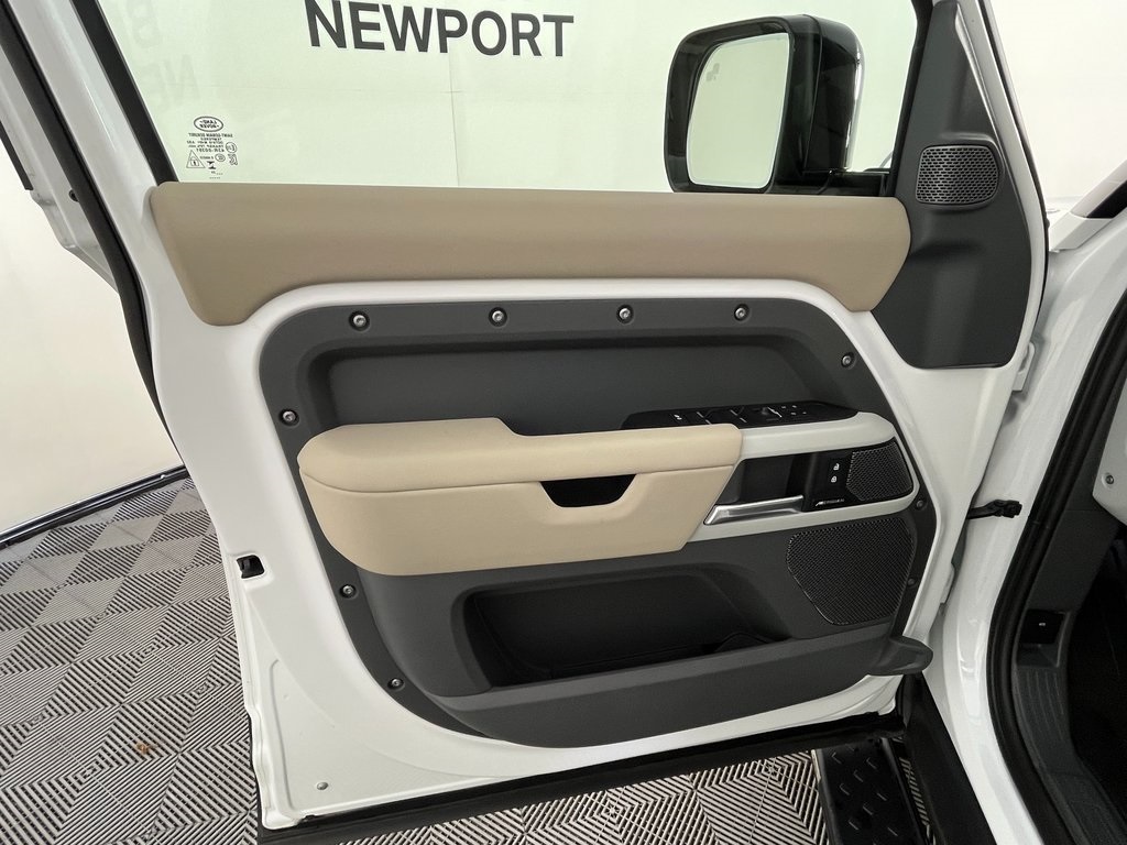 2024 Land Rover Defender 110 S photo 23