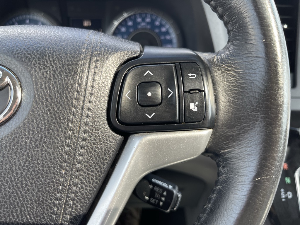 2017 Toyota Sienna XLE photo 46