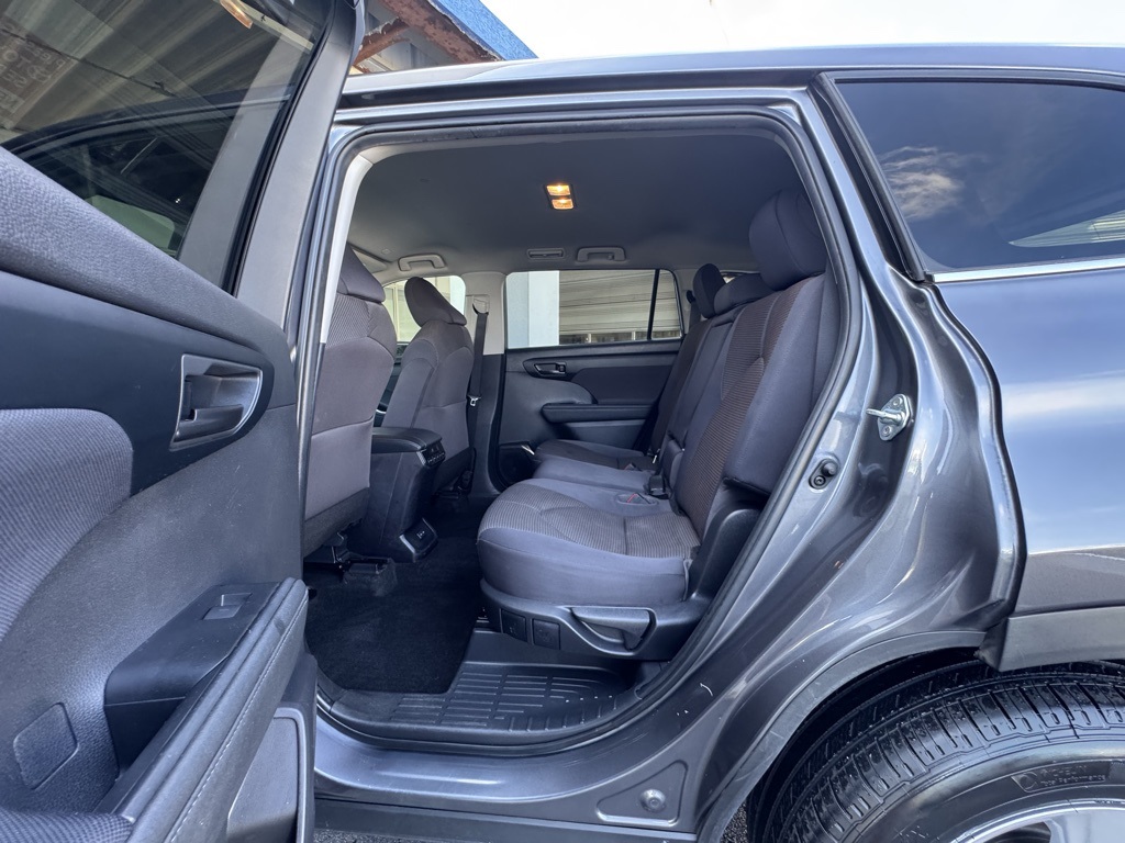 2023 Toyota Highlander L photo 9