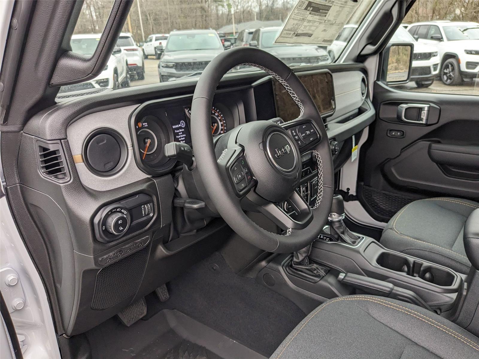 2025 Jeep Gladiator Sport S photo 2