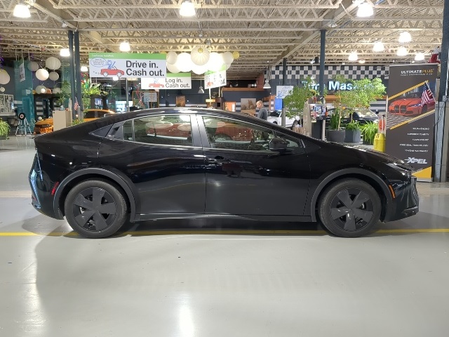 2024 Toyota Prius LE photo 4
