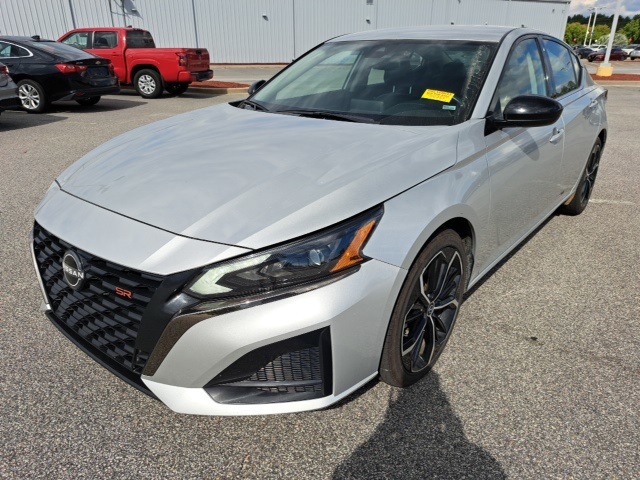 2024 Nissan Altima 2.5 SR photo 2
