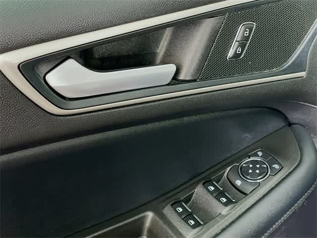 2021 Ford Edge SEL photo 17