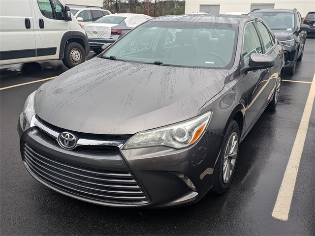 2016 Toyota Camry LE photo 2