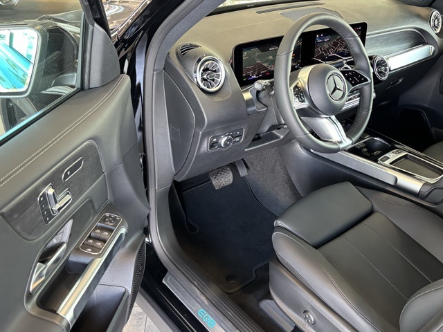2025 Mercedes Benz EQB 300 4MATIC photo 12