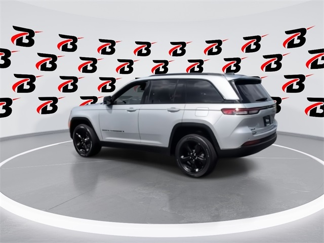 2023 Jeep Grand Cherokee Altitude photo 3