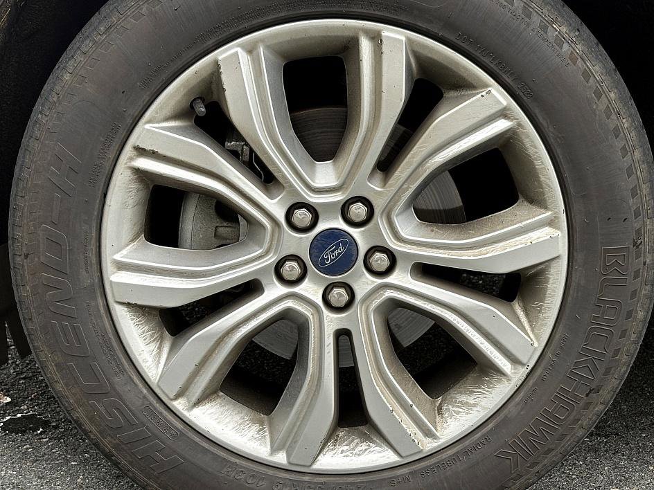 2020 Ford Edge Titanium photo 9