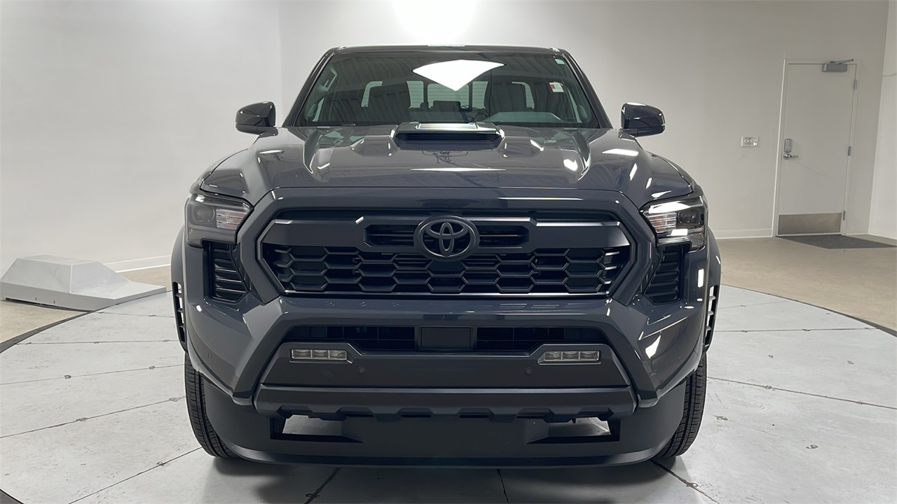 2025 Toyota Tacoma TRD Sport 4x4 photo 2
