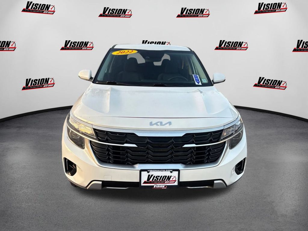 2024 Kia Seltos LX photo 2