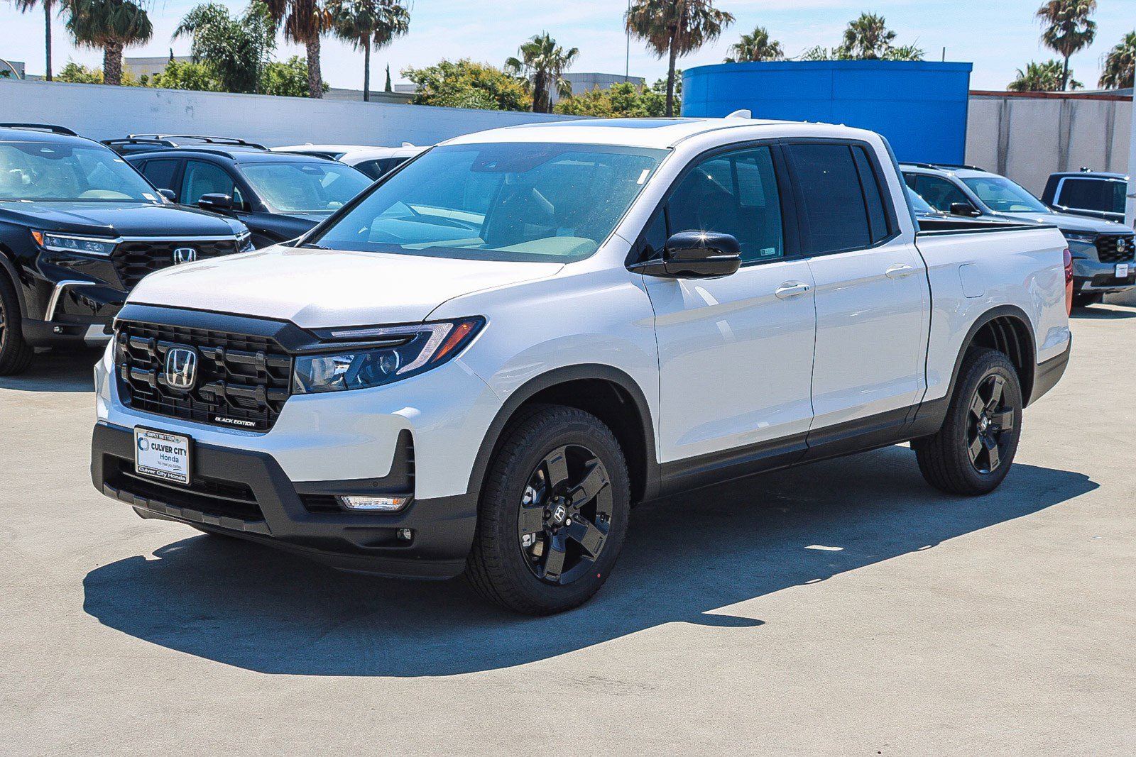 2025 Honda Ridgeline Black Edition photo 3