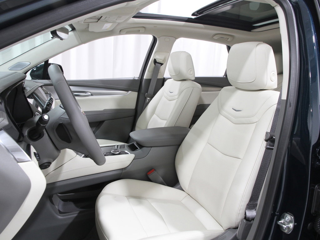 2026 Cadillac XT5 Premium Luxury photo 3