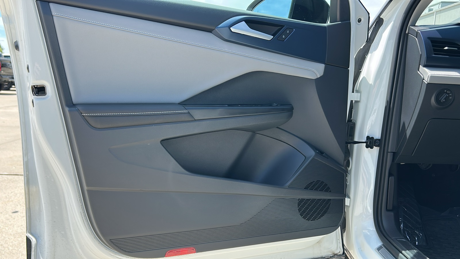 2024 Volkswagen Taos SE photo 16