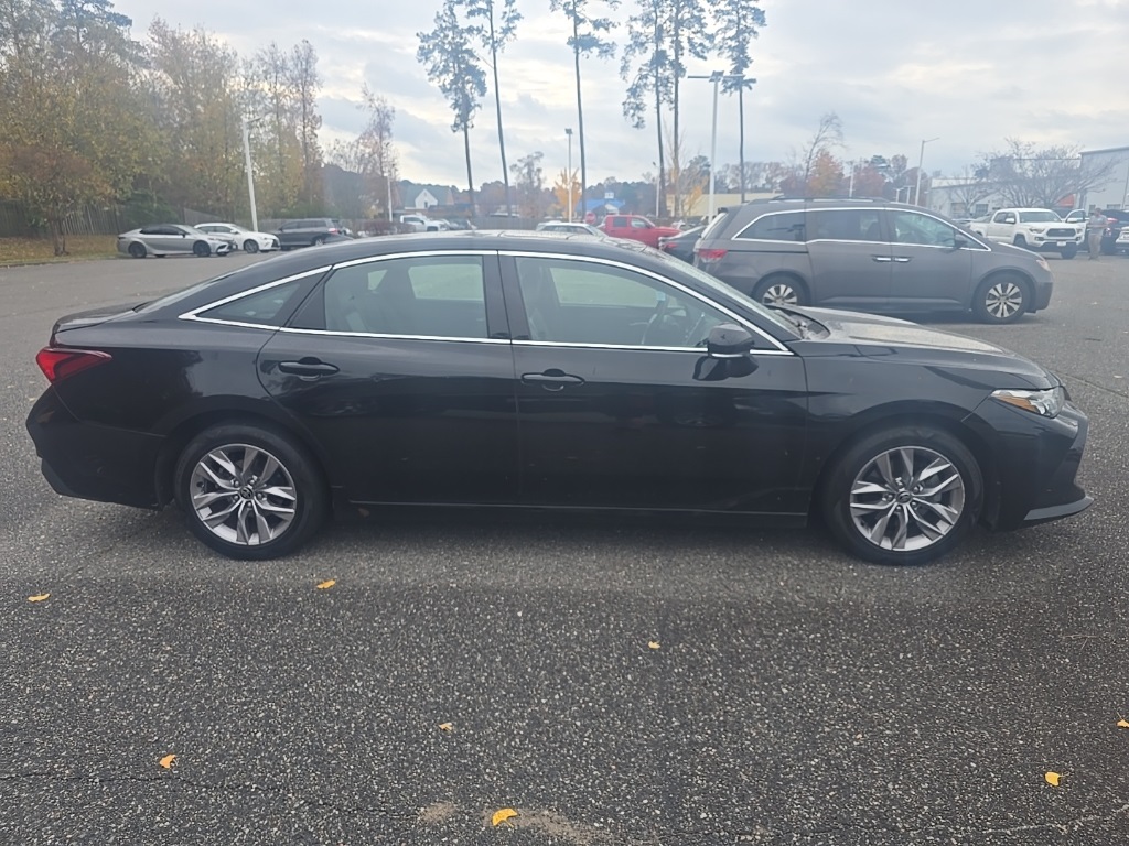2021 Toyota Avalon XLE photo 2