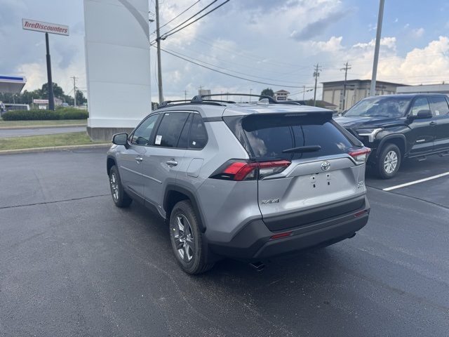 2025 Toyota RAV4 Hybrid XLE photo 5