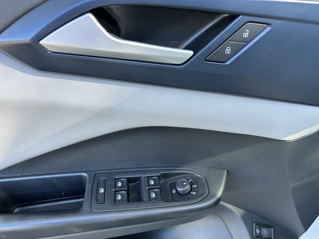2023 Volkswagen Taos SE photo 10