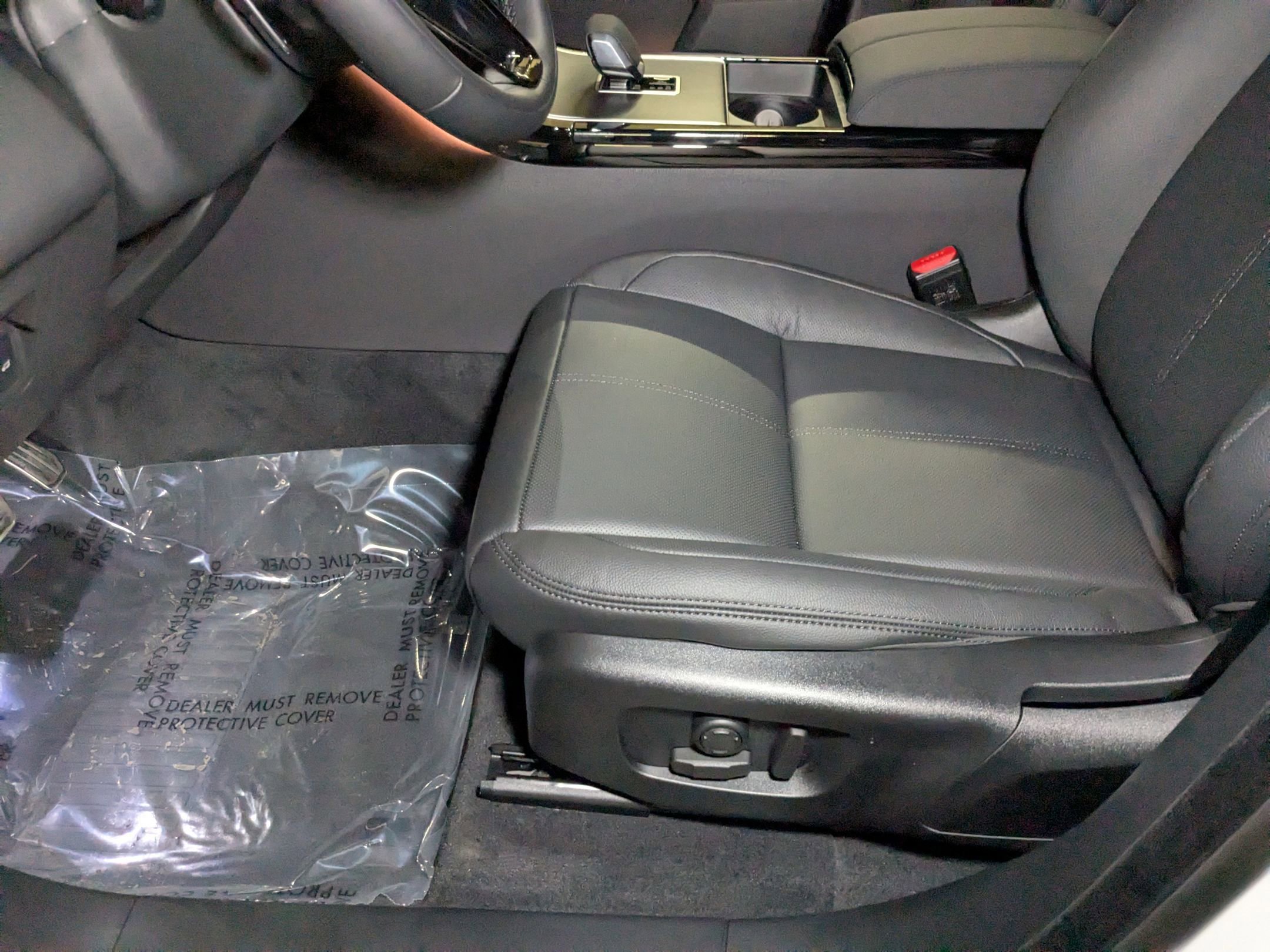 2026 Land Rover Range Rover Velar SE photo 3