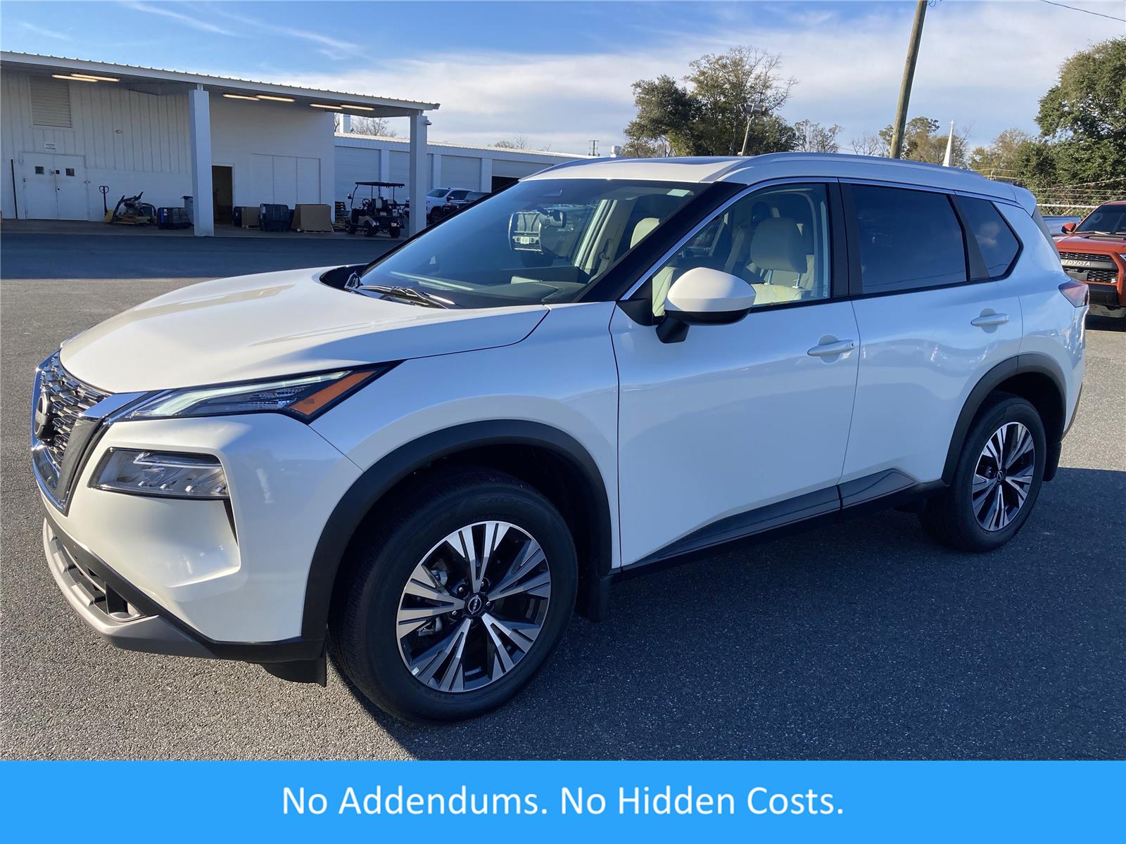 2023 Nissan Rogue SV's photo