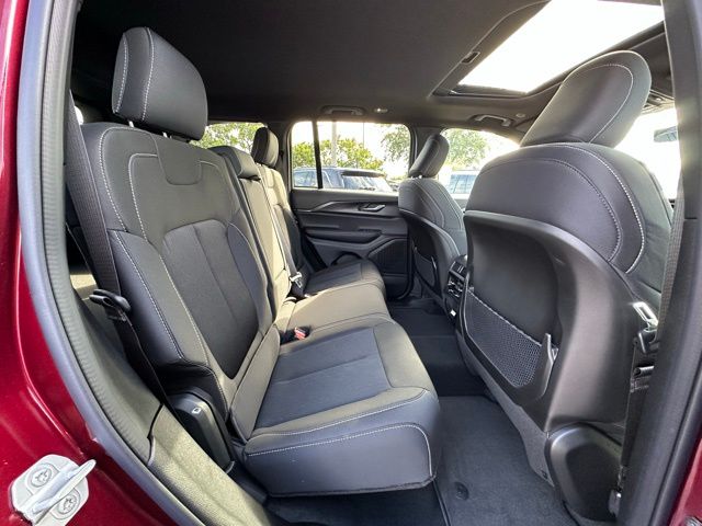 2025 Jeep Grand Cherokee Laredo X photo 32