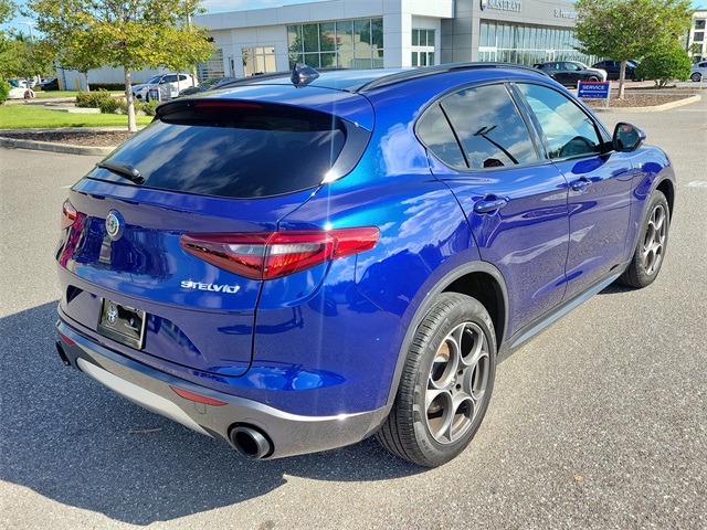 2022 Alfa Romeo Stelvio Ti photo 3